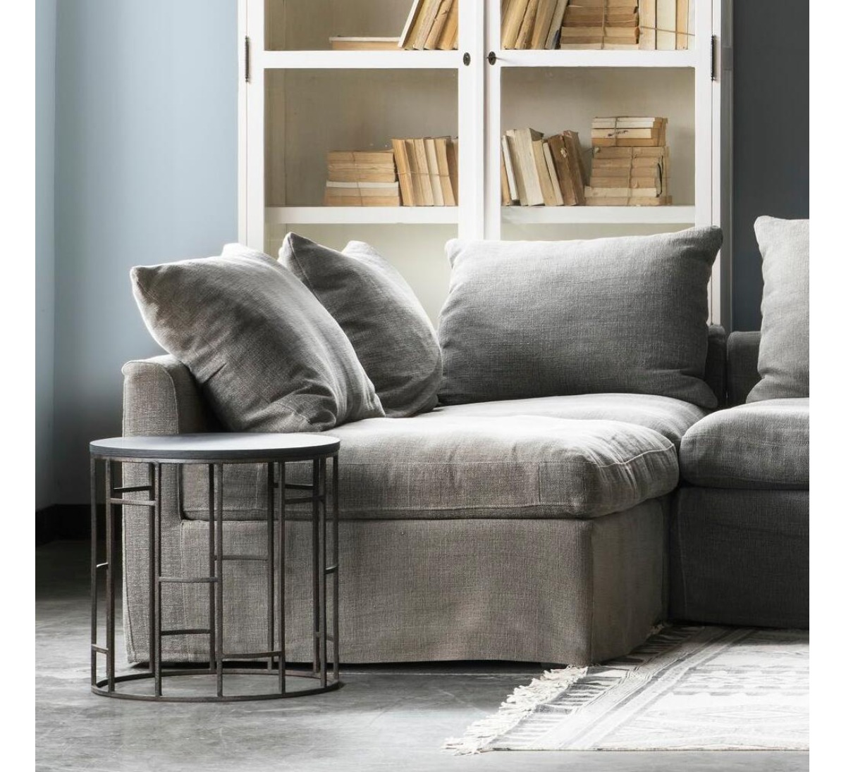 Приставной столик BLACKOUT Andrew Martin, стоимость 88 800 руб.  Фотография 1